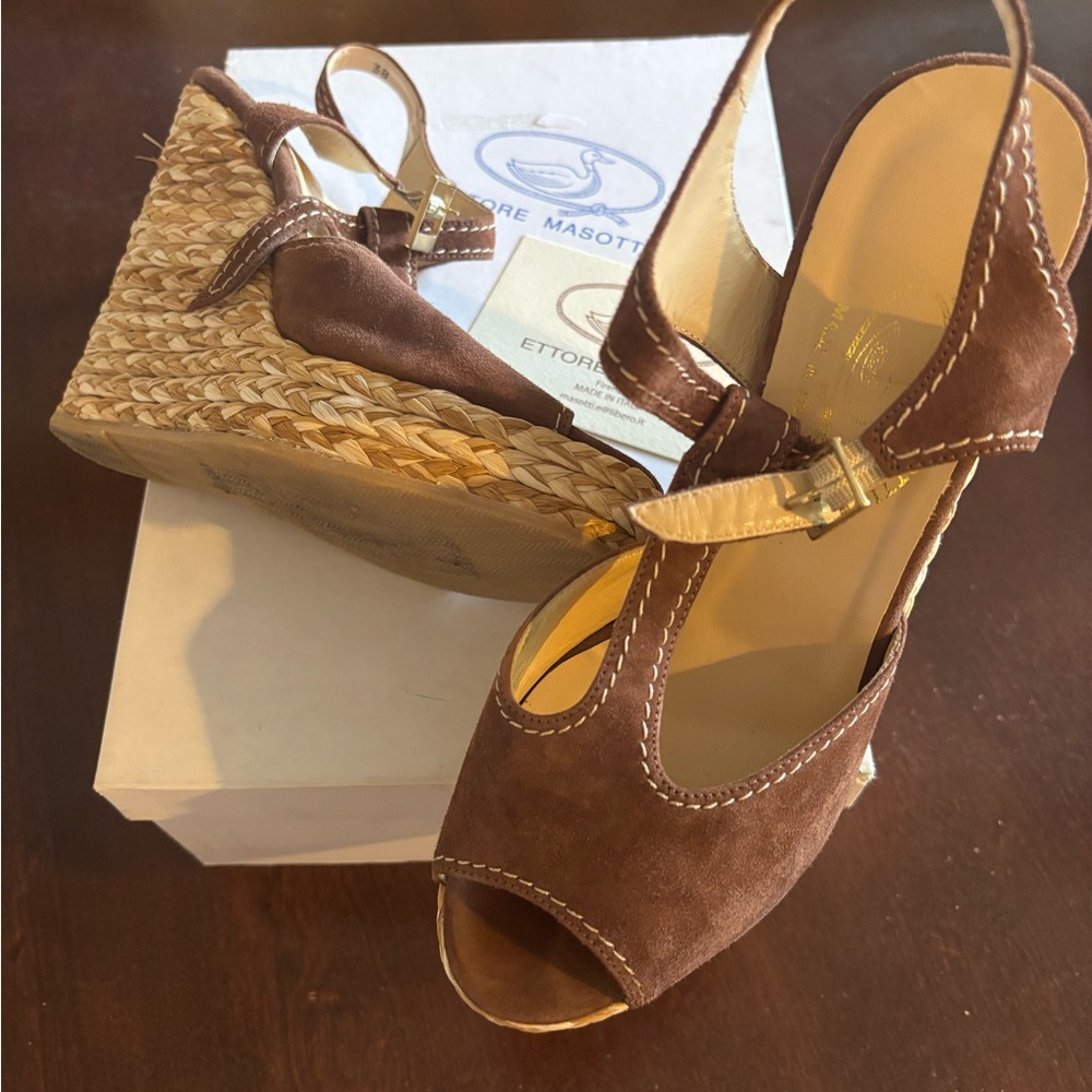 Brown Leather Wedge Sandals with Peep-Toe Design